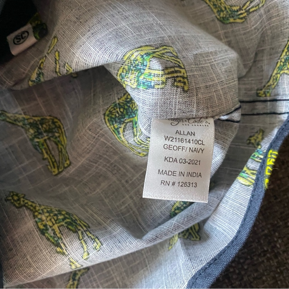 🦒 NWT Sovereign Code Short Sleeve Button Down Giraffe Print Shirt, Boys 7 - Picture 5 of 7